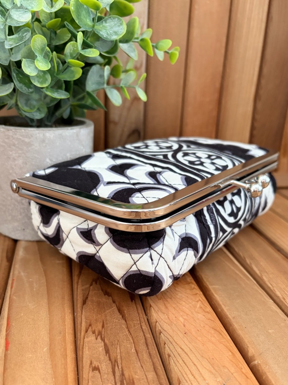 Vera Bradley Black White Kisslock Frame Clutch Cosmetic Bag Quilted, Vintage - Picture 9 of 9